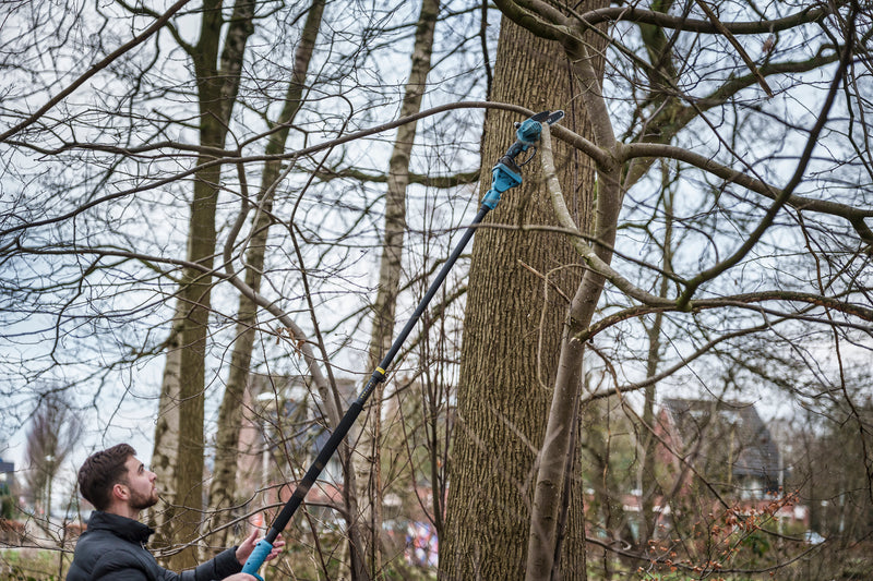 Afbeelding laden in Galerijviewer, Trimmex® Mini Kettingzaag + Telescopische Snoeisteel - Inclusief Opbergkoffer en Twee Krachtige Batterijen (2x4.0Ah)