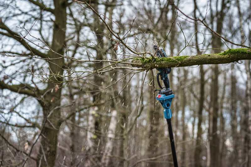 Afbeelding laden in Galerijviewer, Trimmex® Mini Kettingzaag + Telescopische Snoeisteel - Inclusief Opbergkoffer en Twee Krachtige Batterijen (2x4.0Ah)
